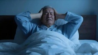 睡觉十点睡被推翻了？医生提醒：过了67岁，睡觉尽量要做到这7点