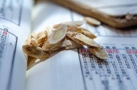黄芪——多少人天天泡水喝，却不懂它补气行血的真本事
