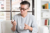 肚子痛能不能自己买药吃？常见药物该怎么选