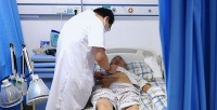 65岁Z阿姨脑梗后沉默如包袱，广州仁爱天河医院康复医学科以功能分期推进终自走出院门