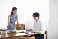 年龄大了要忌口？医生：50岁后，“5不吃，3不喝”，管住嘴更健康