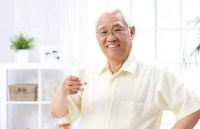 喝了一辈子牛奶，退休体检还是骨质疏松？很多人第一步就错了