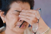 老花眼、眼干模糊，不是衰老不可逆！3个方法帮助你