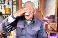 调查发现：男性若长期不喝酒，用不了半年，身体或出现这5个改变