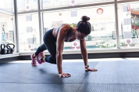 健身小白居家力量減脂攻略！3個零器械方法+2款增肌食譜，不用去健身房